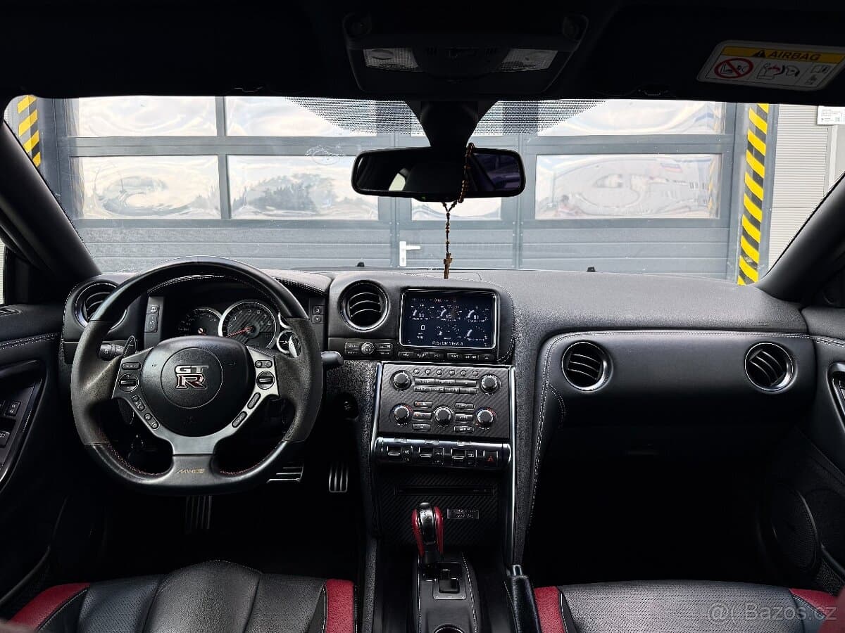 2015 Nissan GT-R - 8