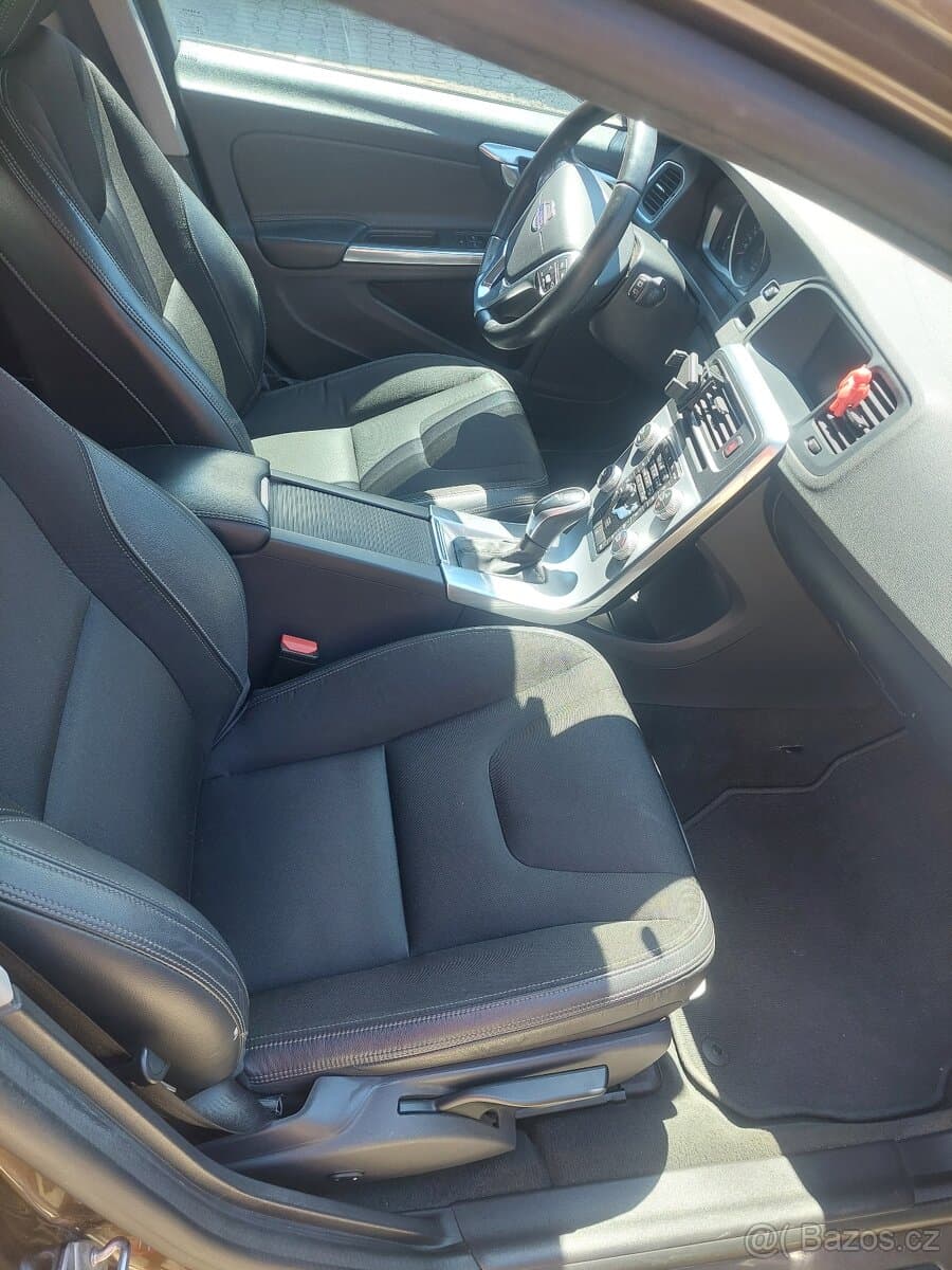2017 Volvo V60 - 8
