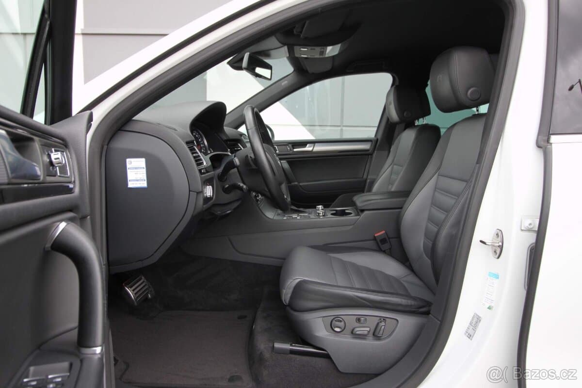 2013 Volkswagen TOUAREG - 8