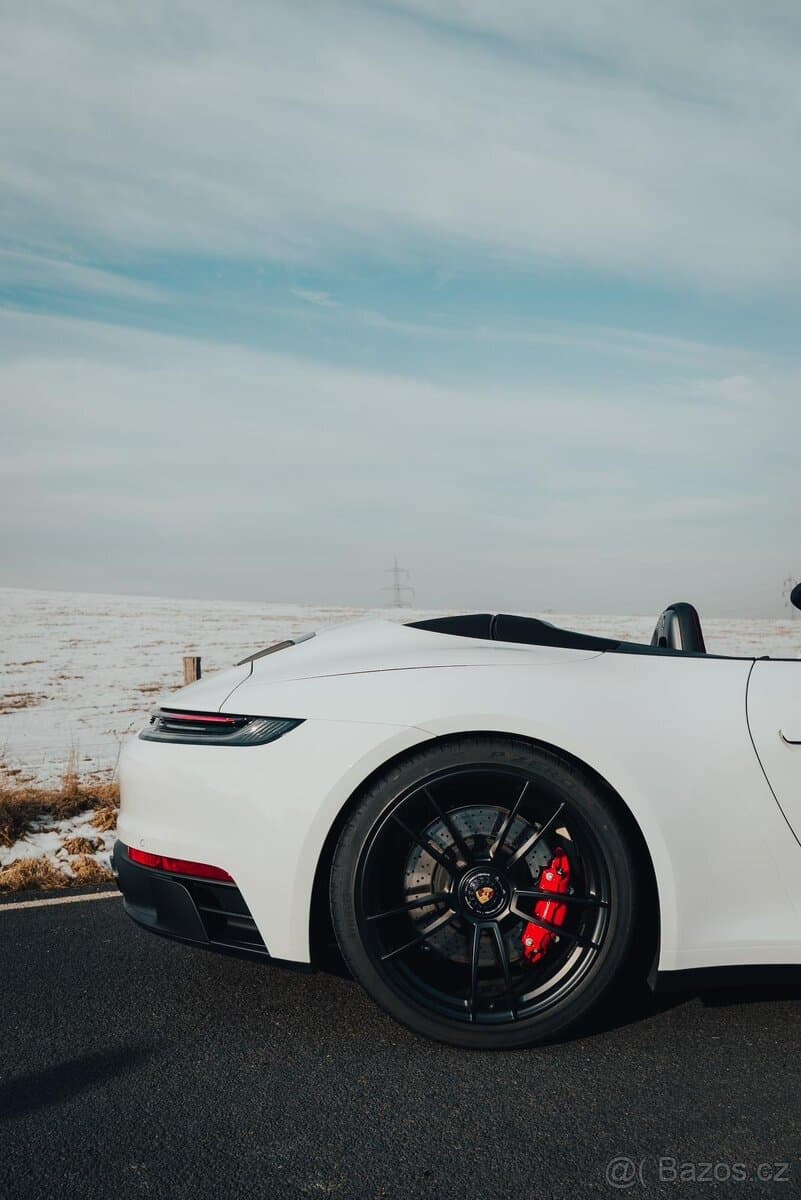 2024 Porsche 911 - 8