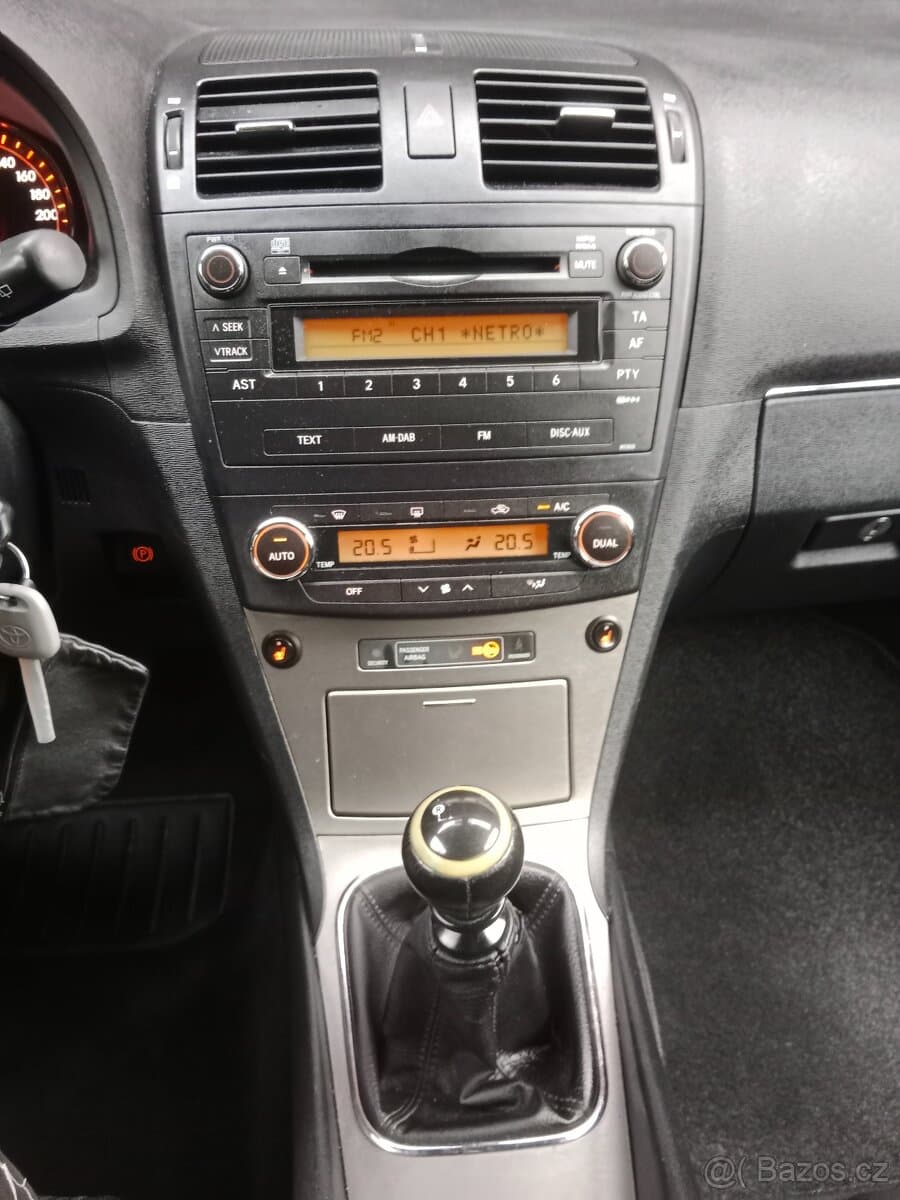 2010 Toyota AVENSIS - 8