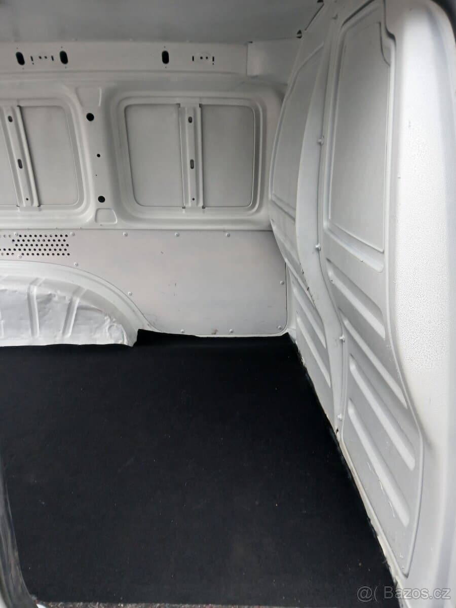 2011 Volkswagen CADDY - 8