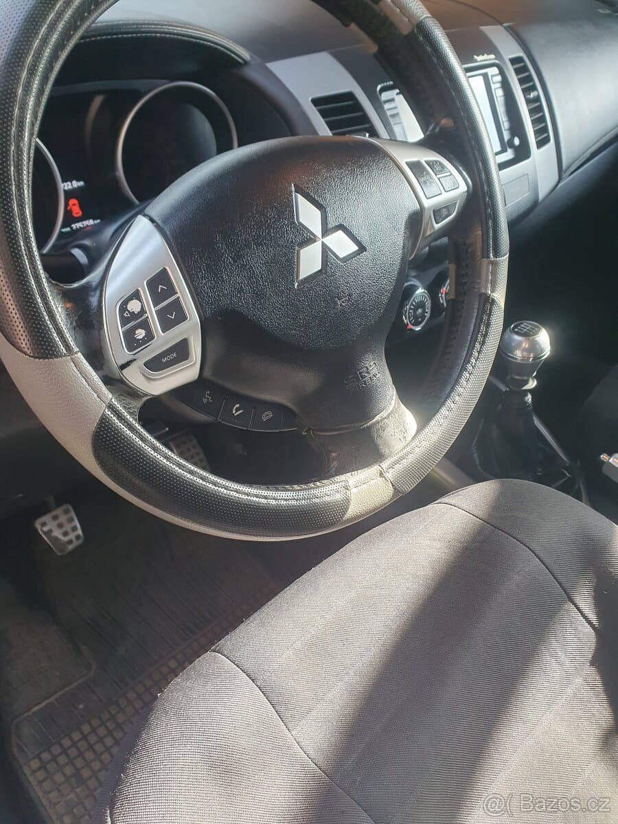 2011 Mitsubishi OUTLANDER - 8