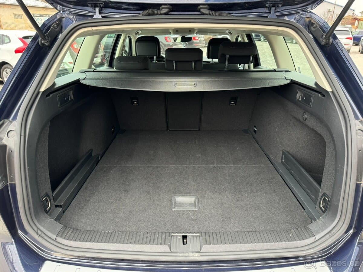 2016 Volkswagen PASSAT - 8