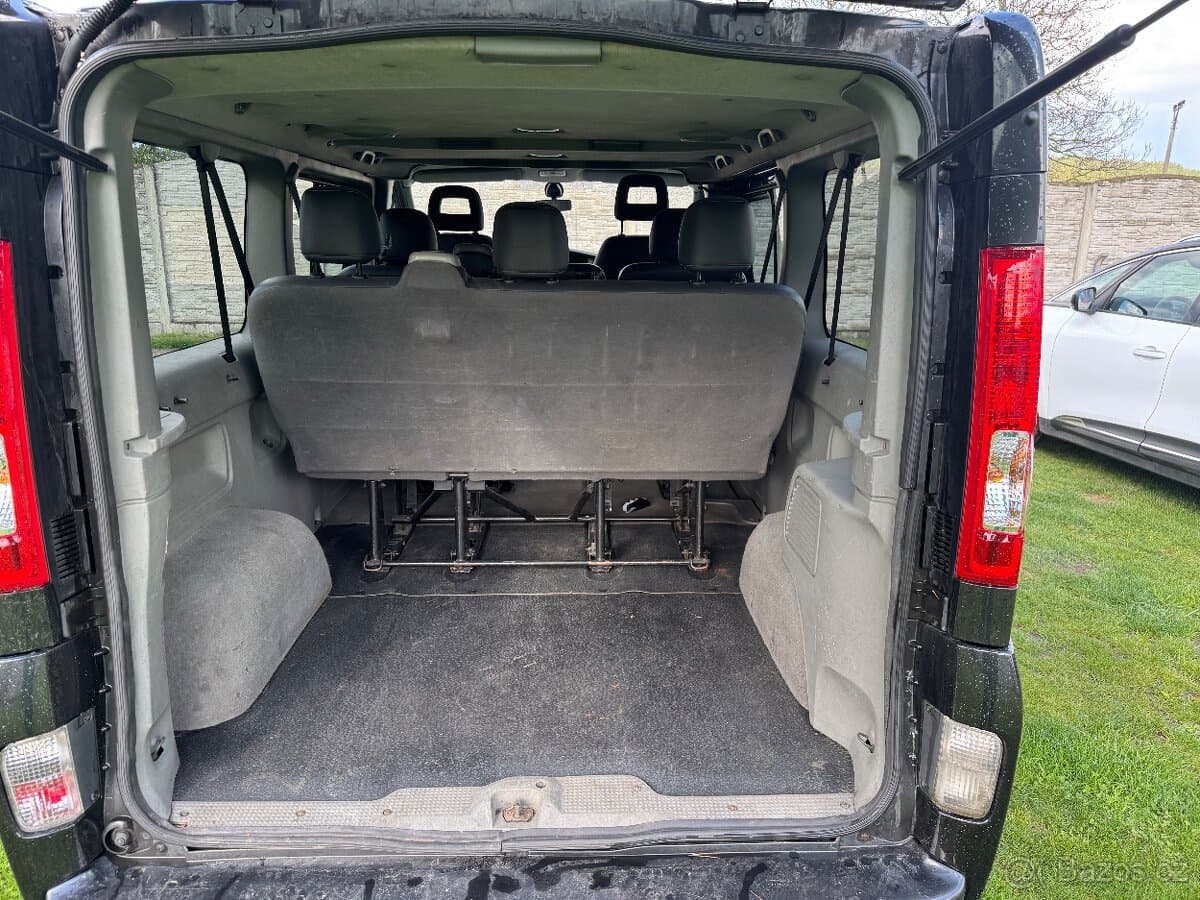 2011 Renault TRAFIC - 8
