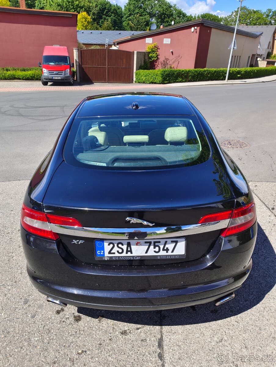 2009 Jaguar XF - 8