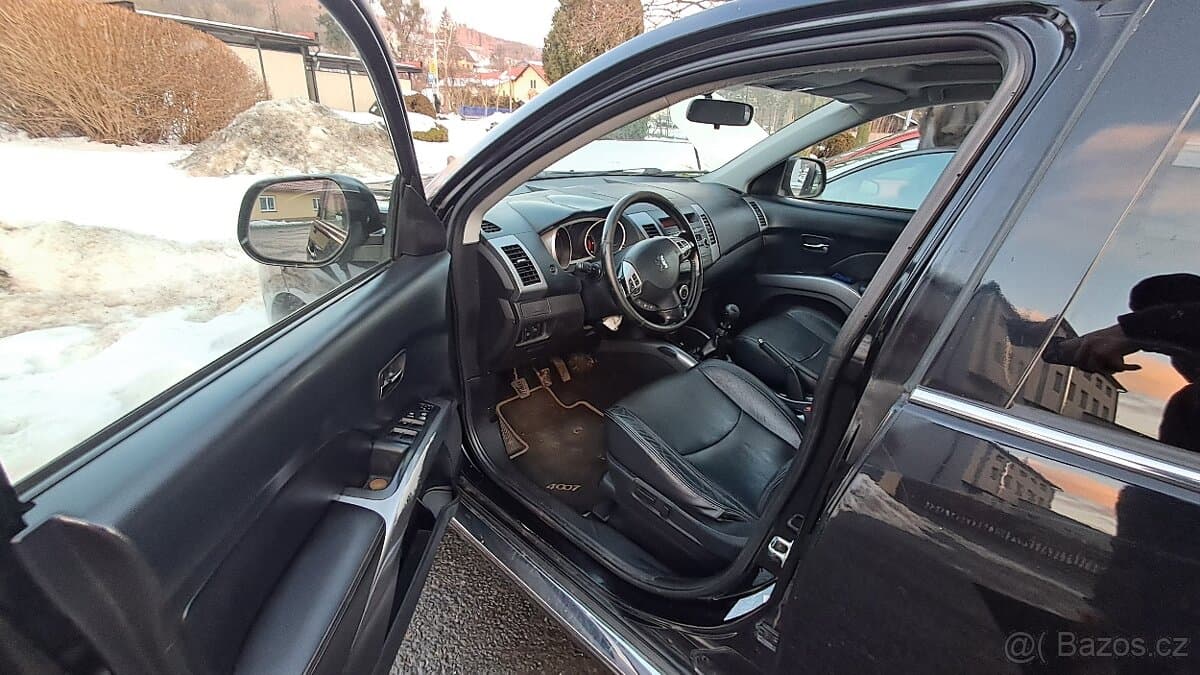 Peugeot 4007 - 8