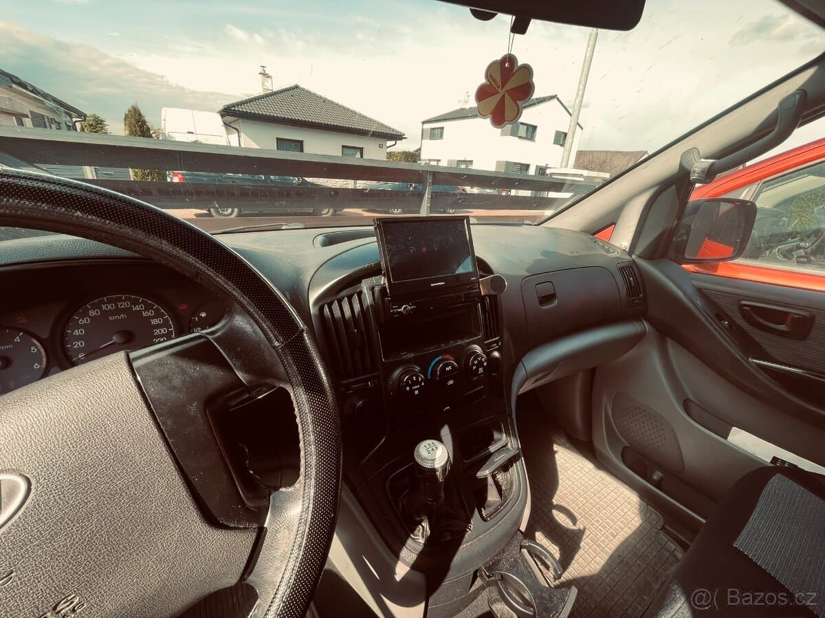 2009 Hyundai H-1 - 8