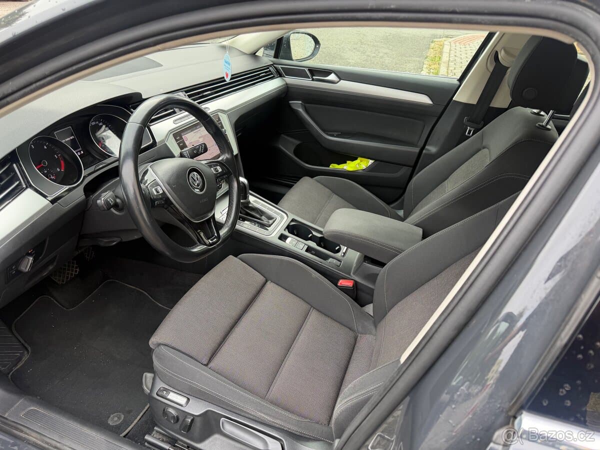 2019 Volkswagen PASSAT - 8