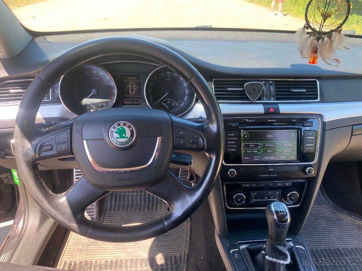 2011 Škoda SUPERB - 8