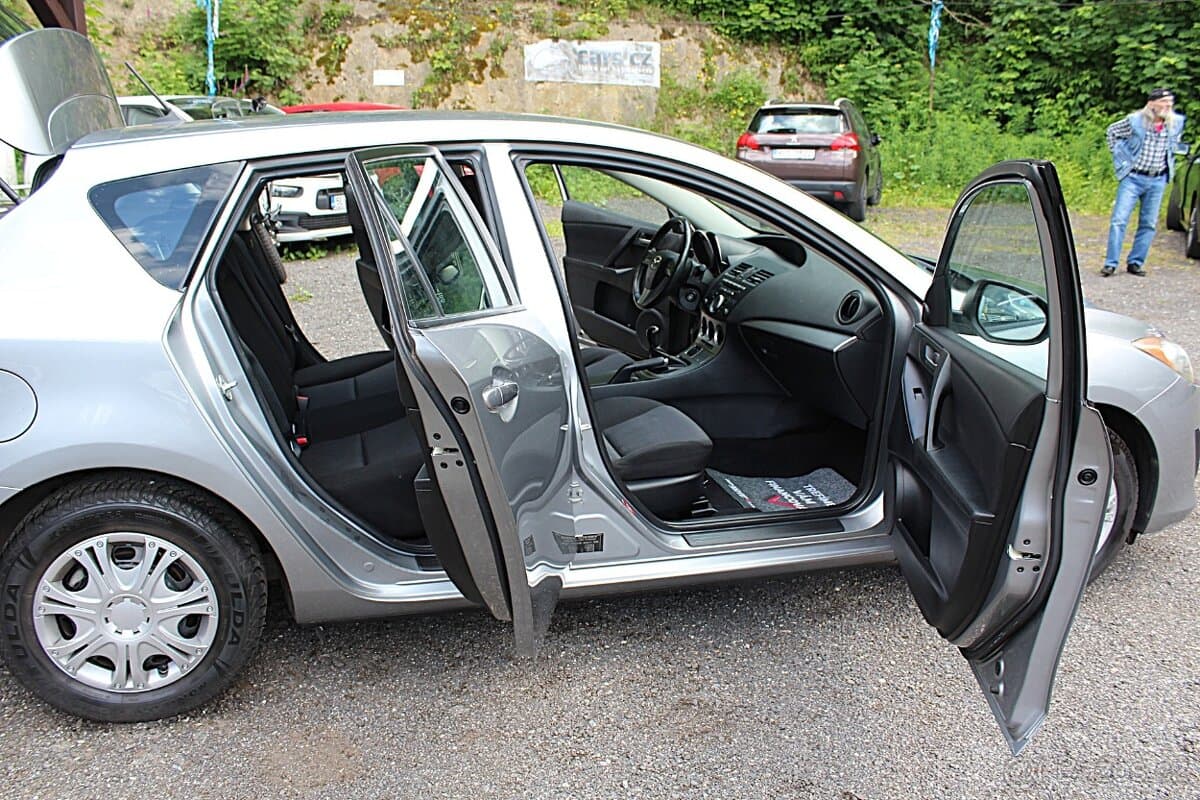 2010 Mazda 3 - 8