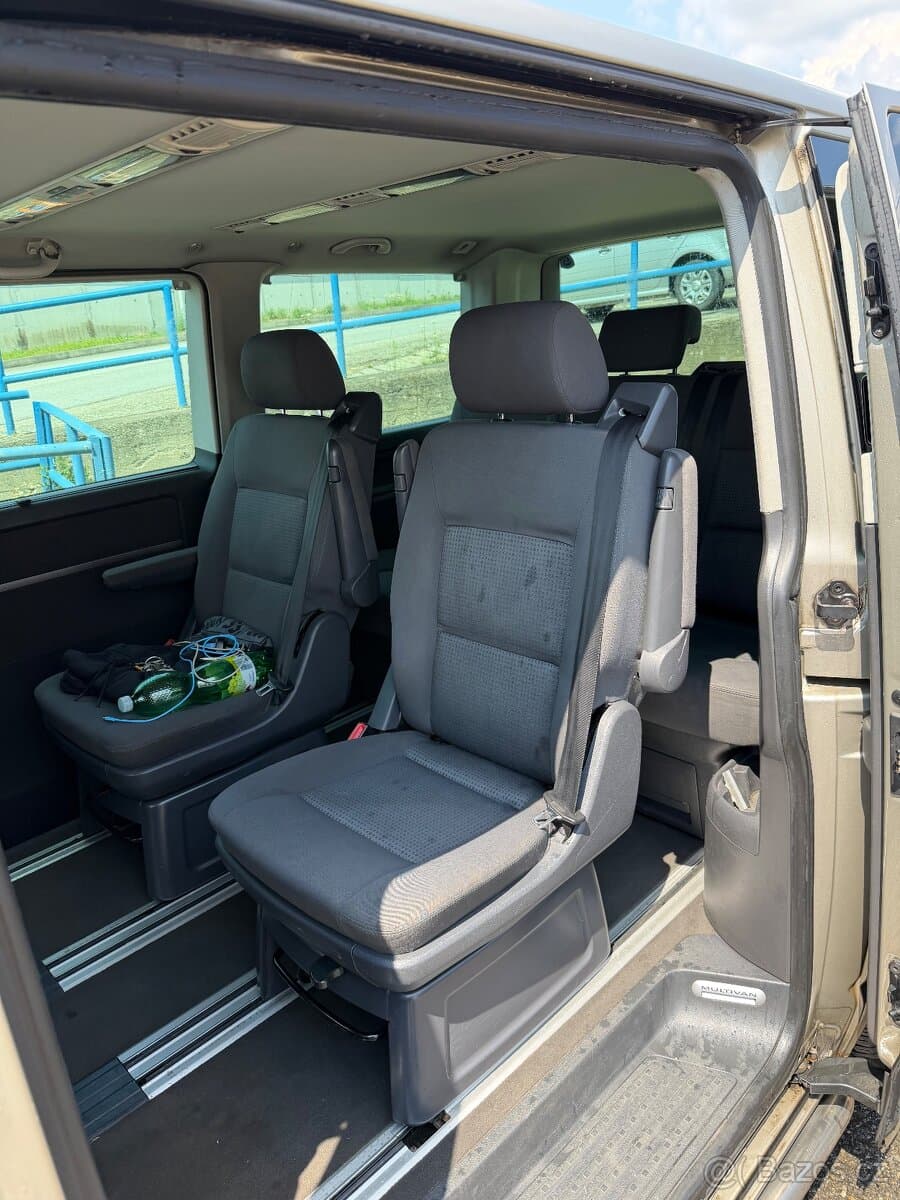 Volkswagen MULTIVAN - 8