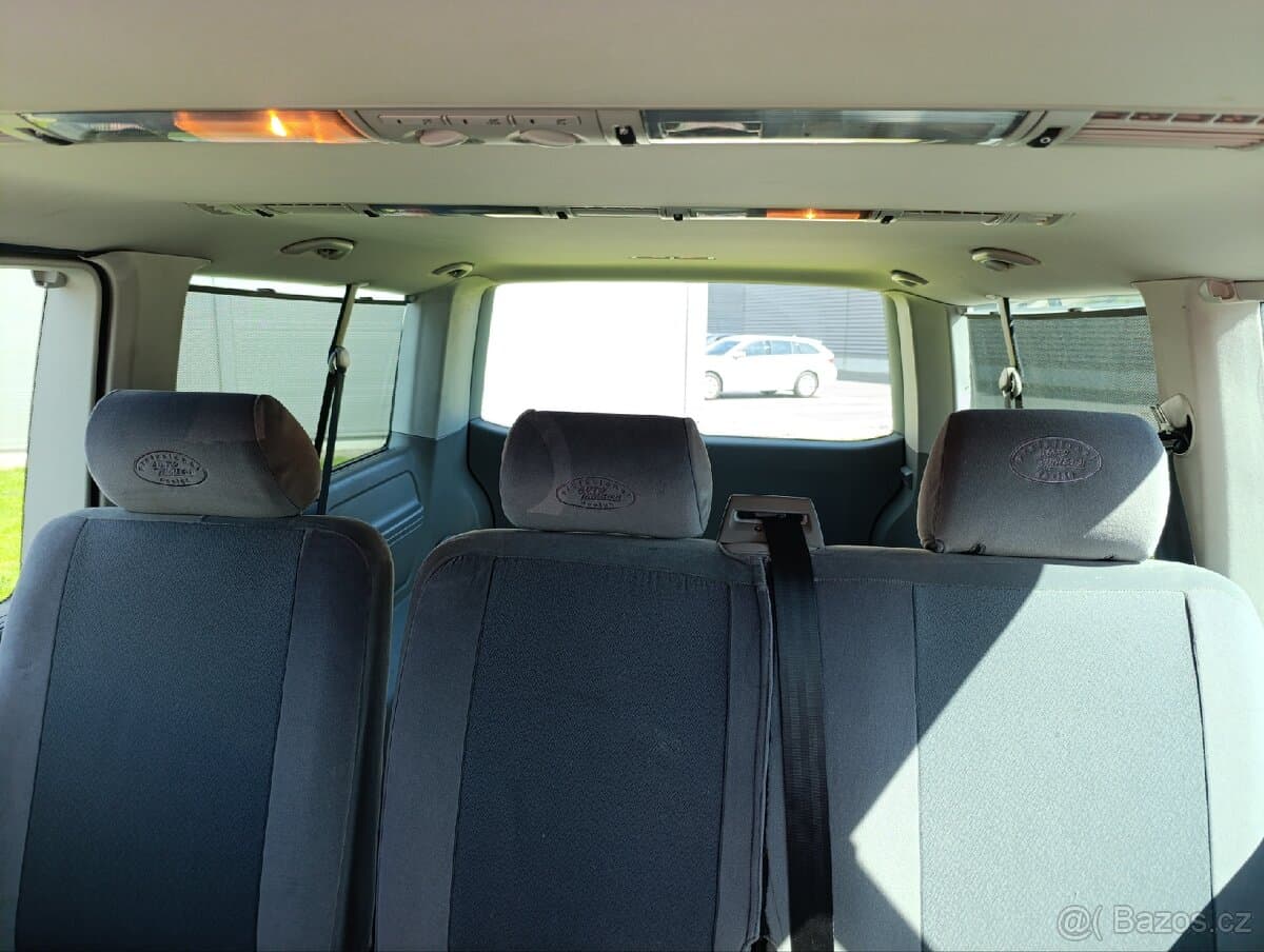2010 Volkswagen CARAVELLE - 8