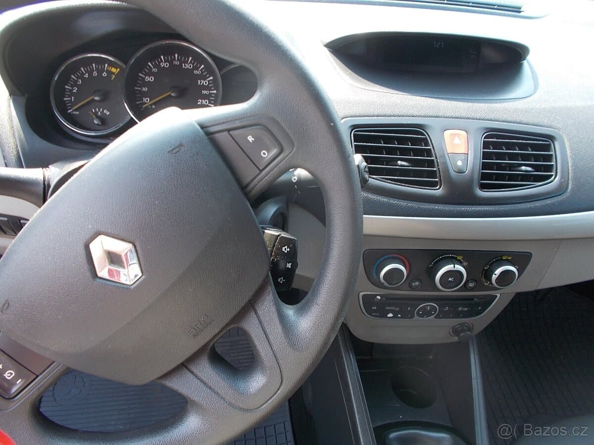 2010 Renault MEGANE - 8