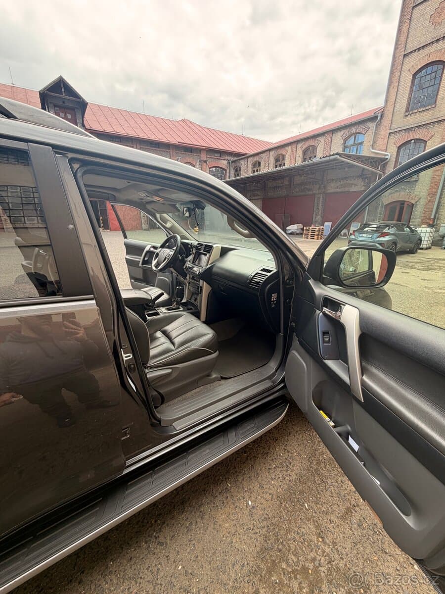 2012 Toyota LAND CRUISER - 8