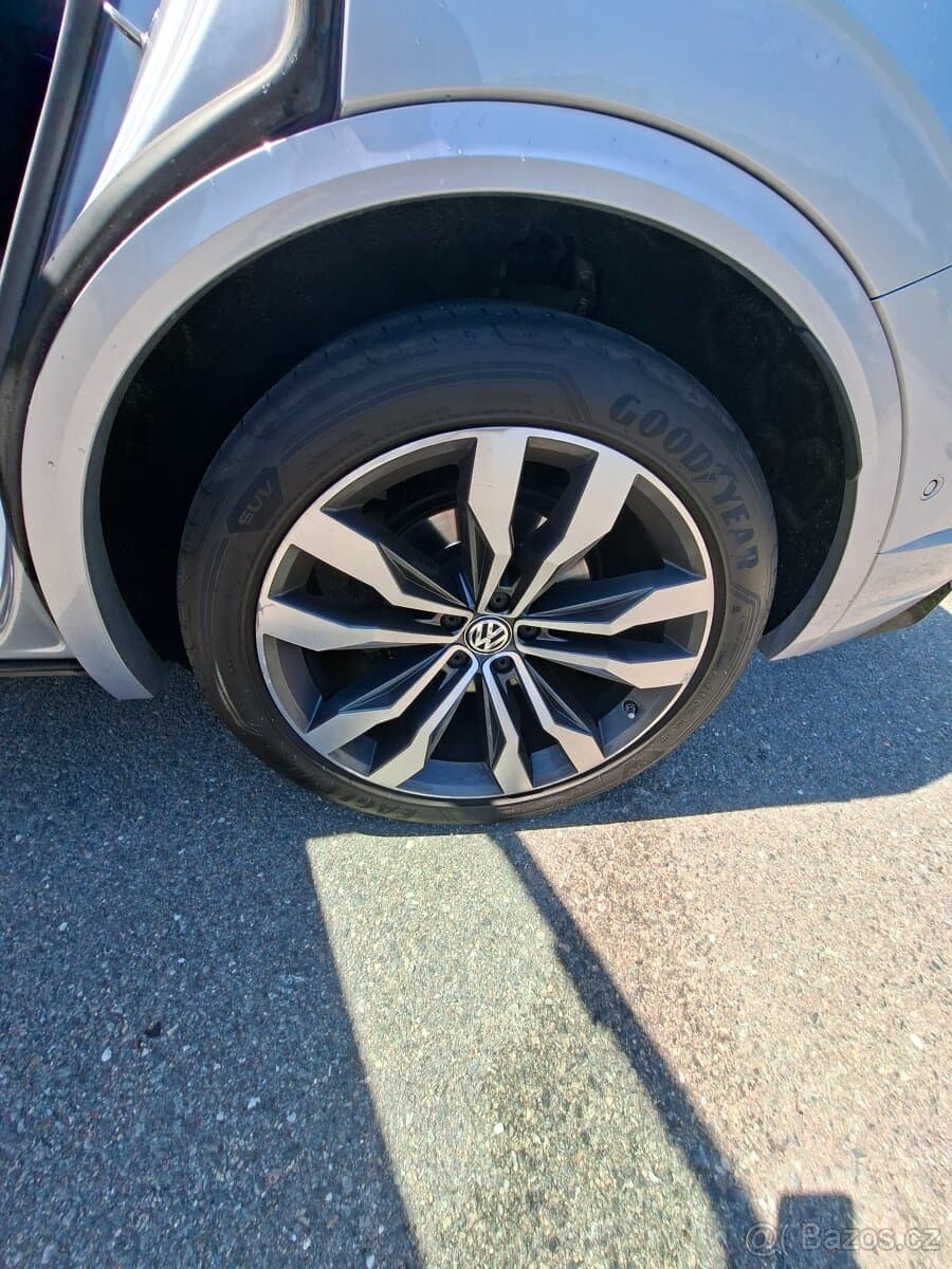2019 Volkswagen TOUAREG - 8