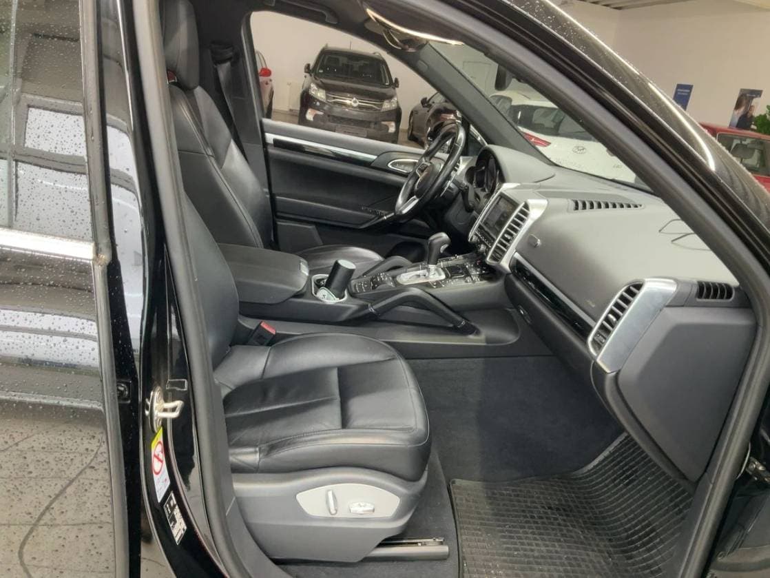 2016 Porsche CAYENNE - 8