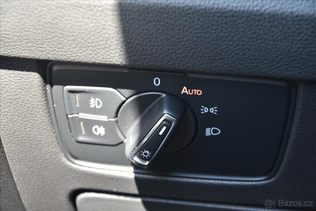 2018 Volkswagen PASSAT - 8