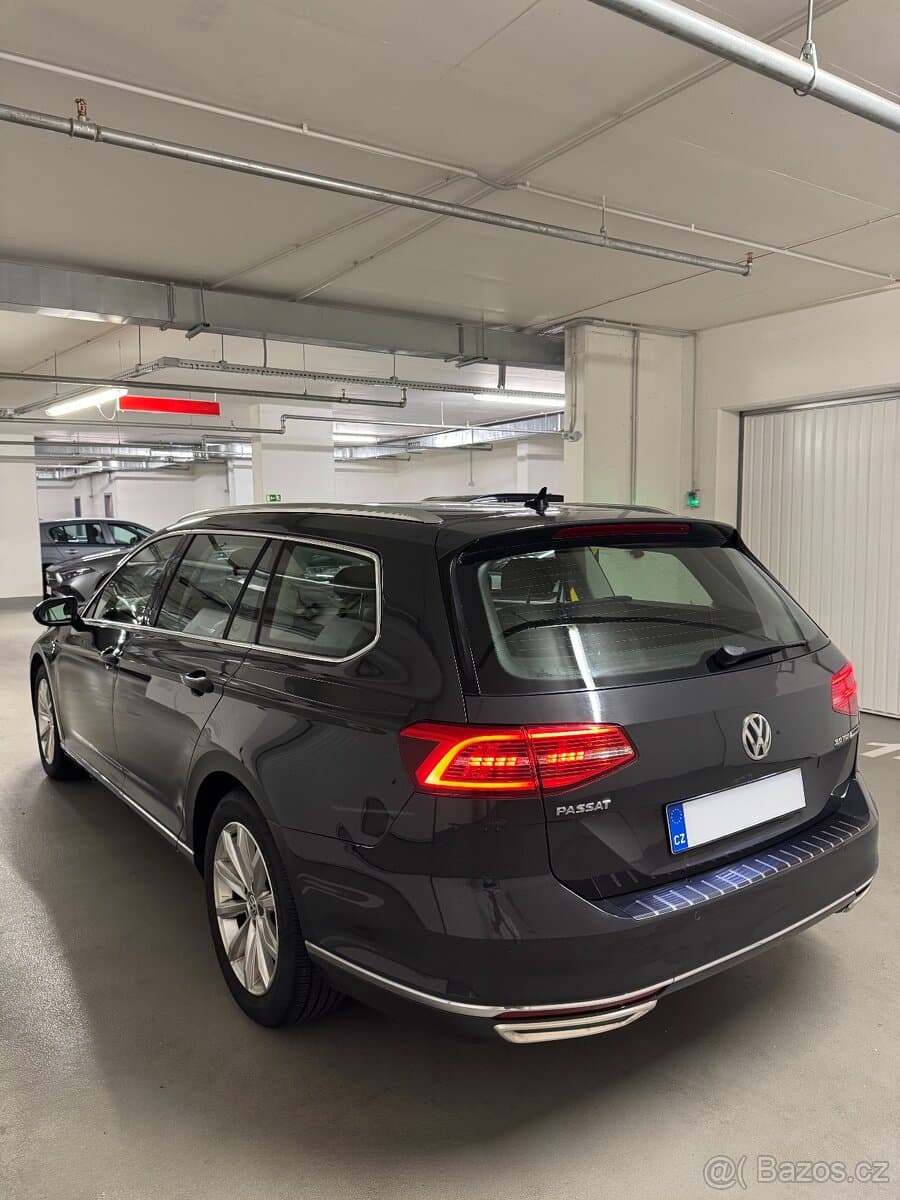 2016 Volkswagen PASSAT - 8