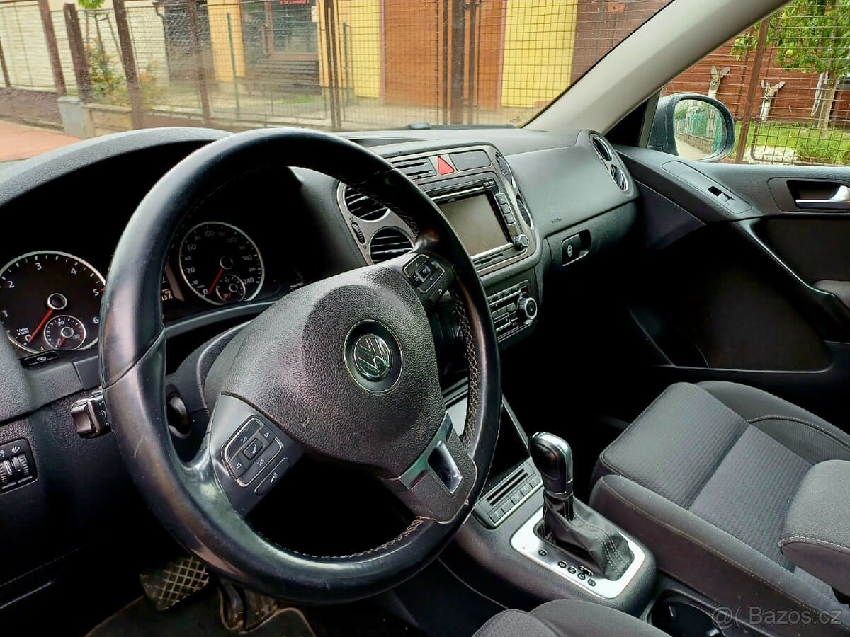 2011 Volkswagen TIGUAN - 8