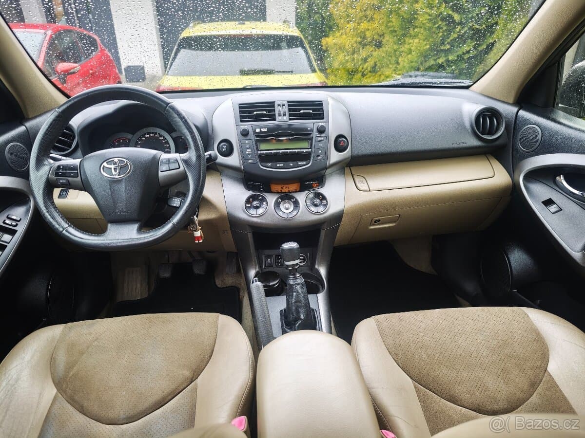 2011 Toyota RAV4 - 8