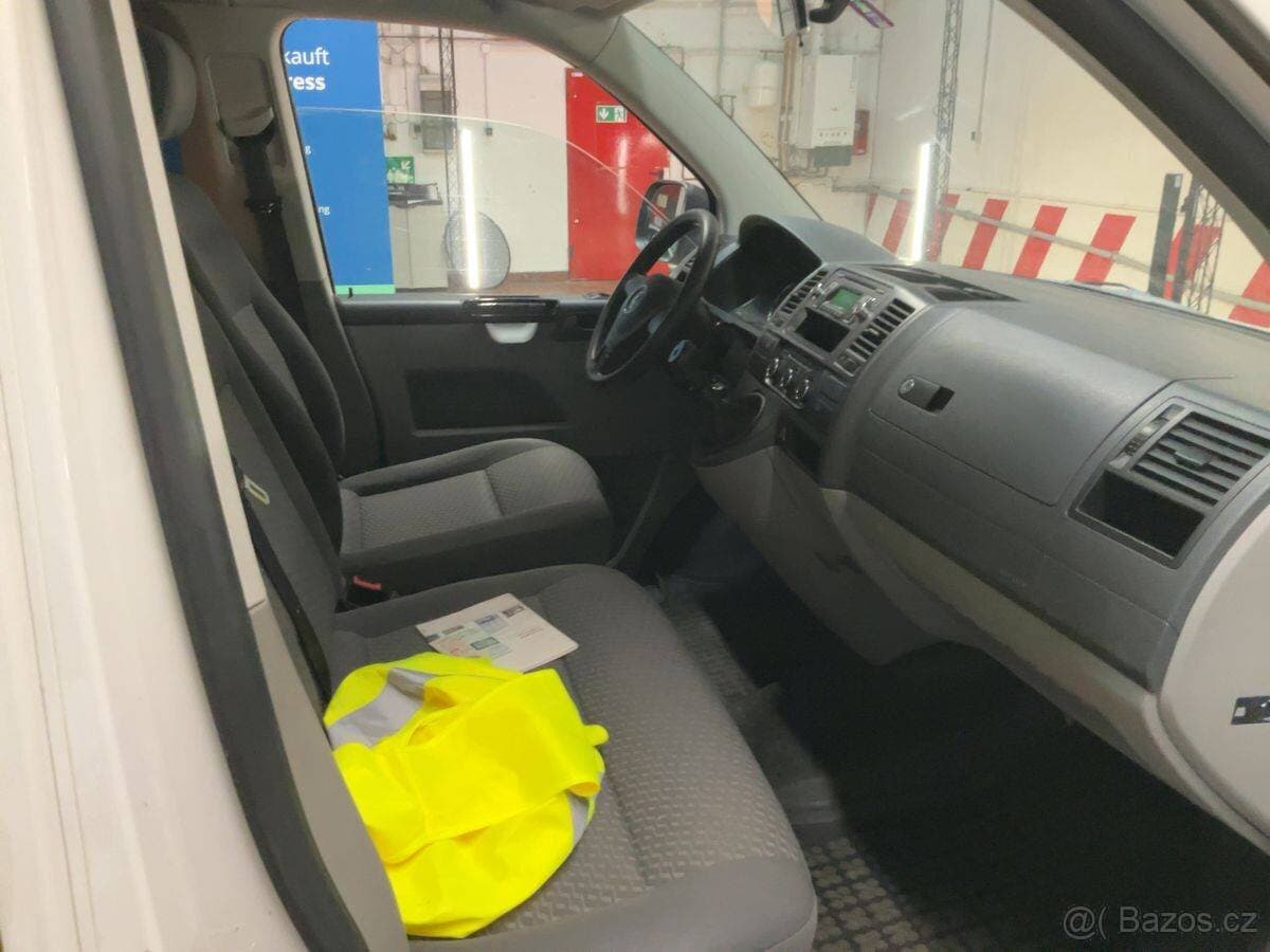 2012 Volkswagen CARAVELLE - 8