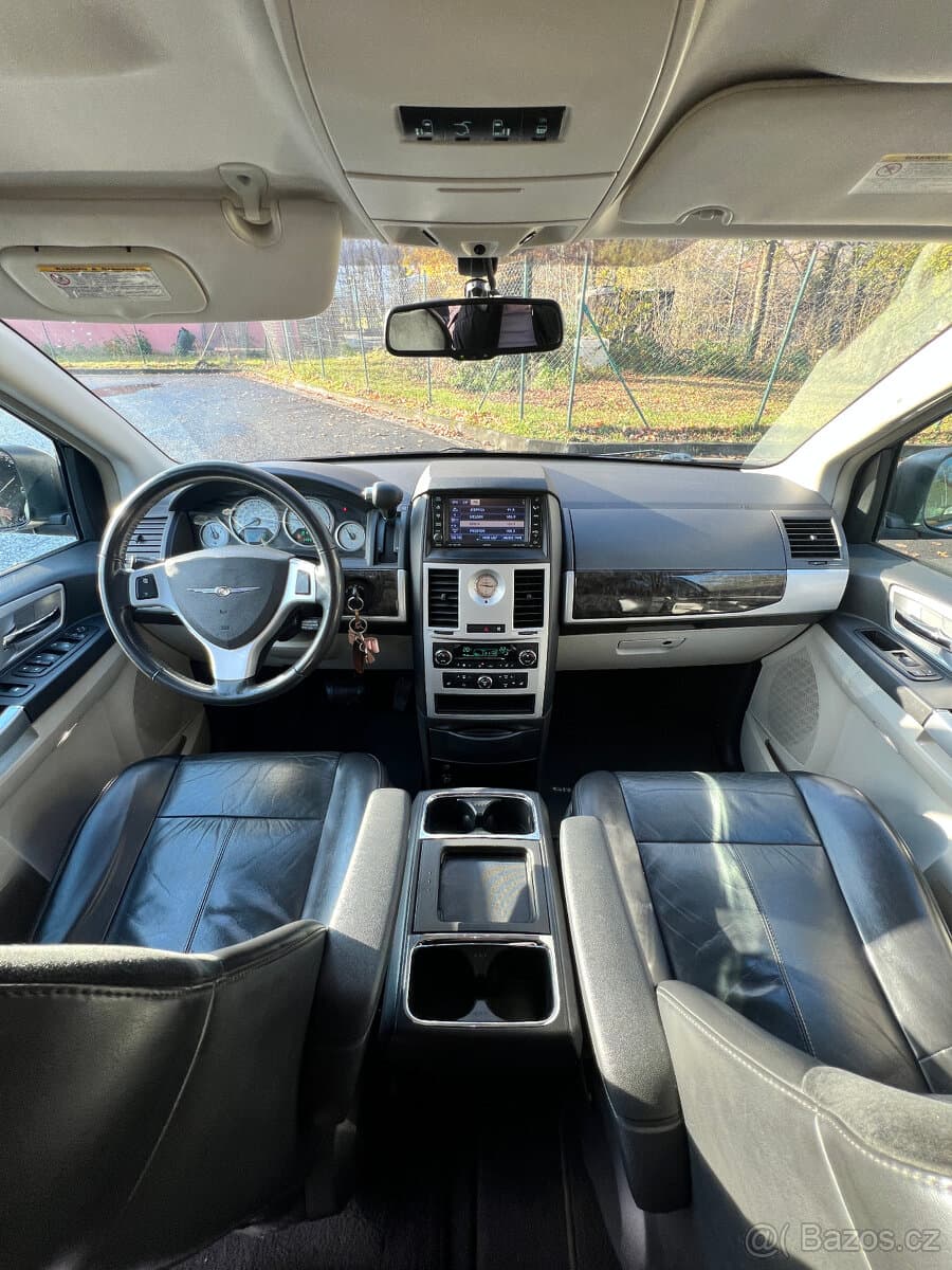 2011 Chrysler VOYAGER - 8
