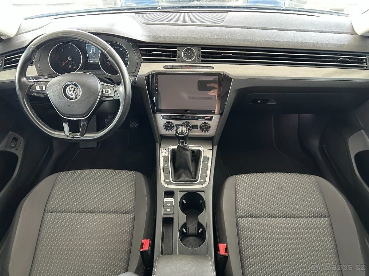 Volkswagen PASSAT - 8