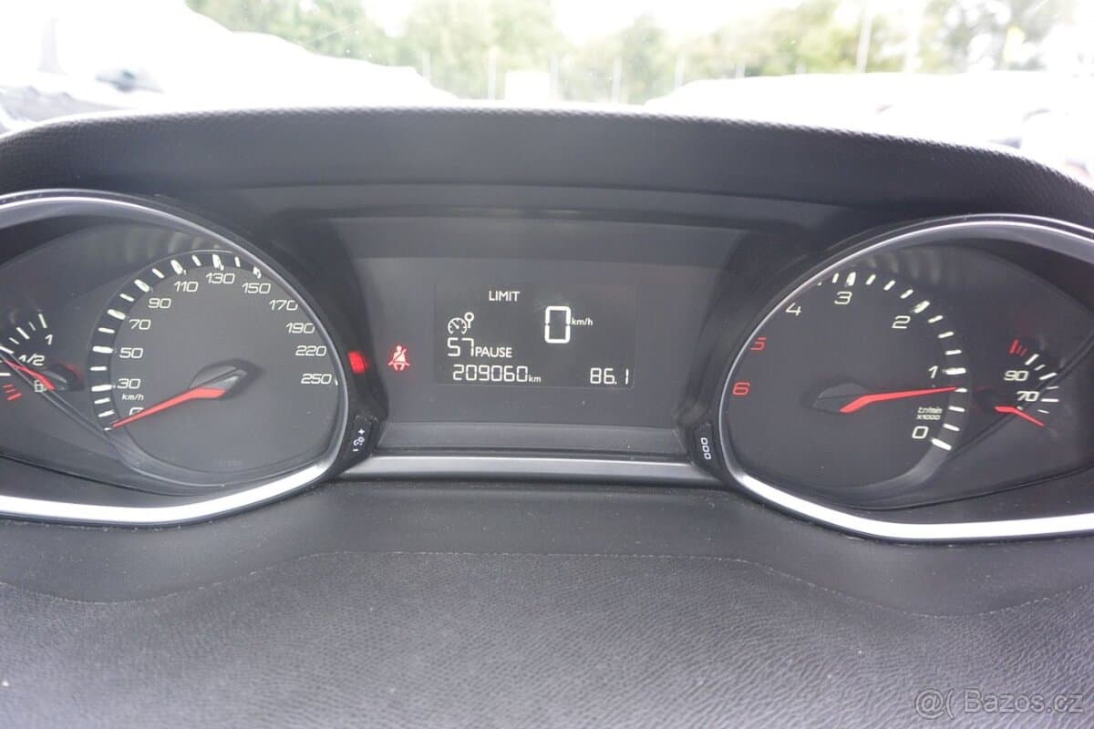 2016 Peugeot 308 - 8