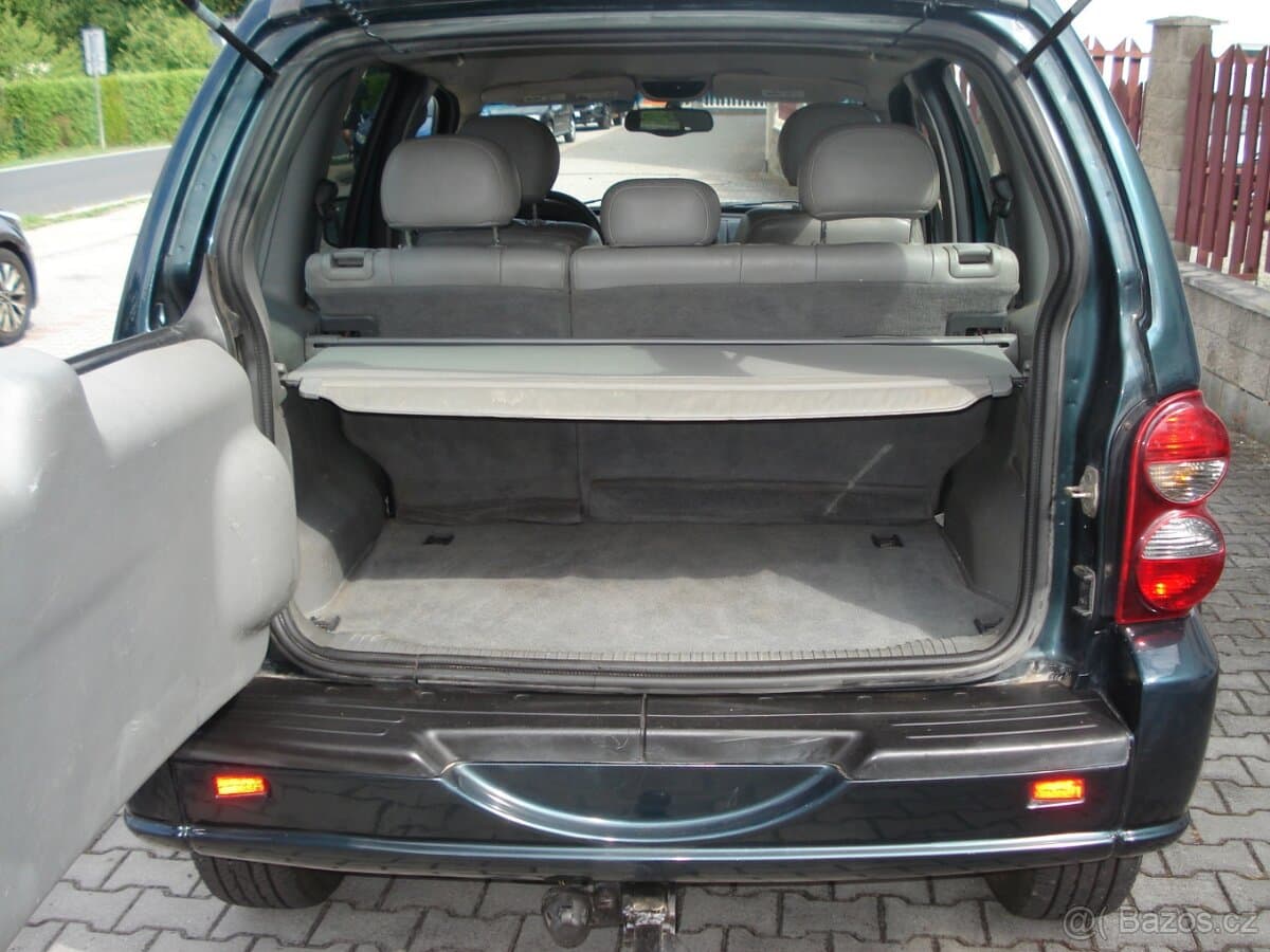 2005 Jeep CHEROKEE - 8