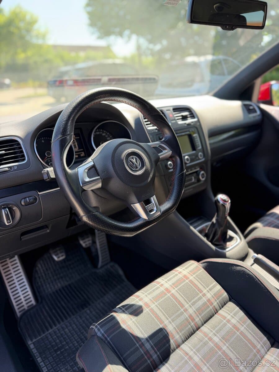 2010 Volkswagen GOLF - 9