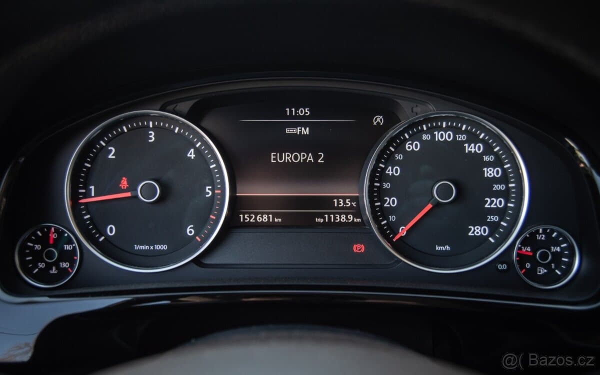2015 Volkswagen TOUAREG - 9
