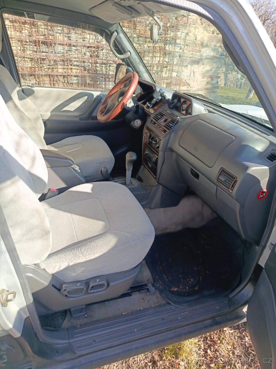 Mitsubishi PAJERO - 9