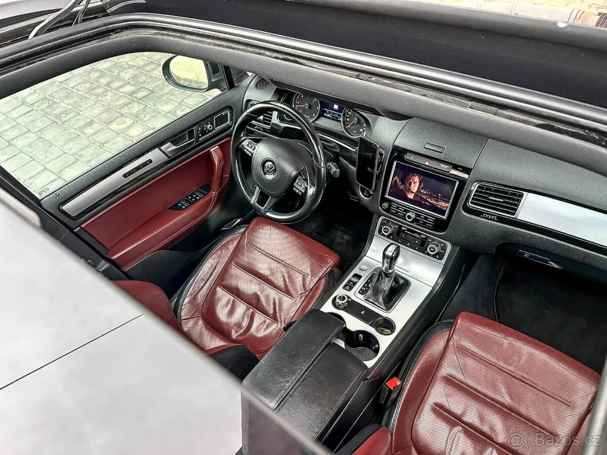 2012 Volkswagen TOUAREG - 9