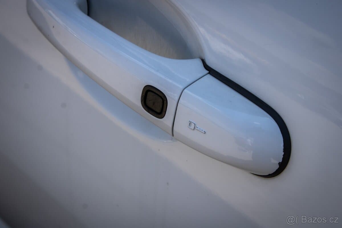 2011 Jaguar XF - 9