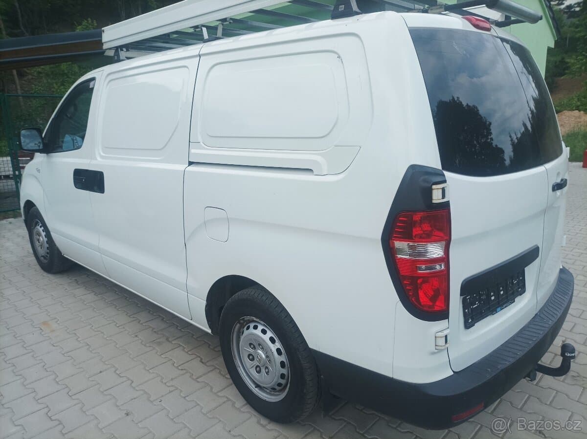 2010 Hyundai H-1 - 9