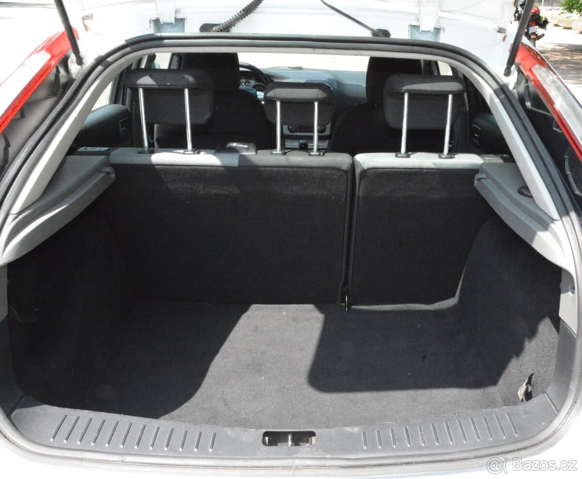 2010 Ford FOCUS - 9