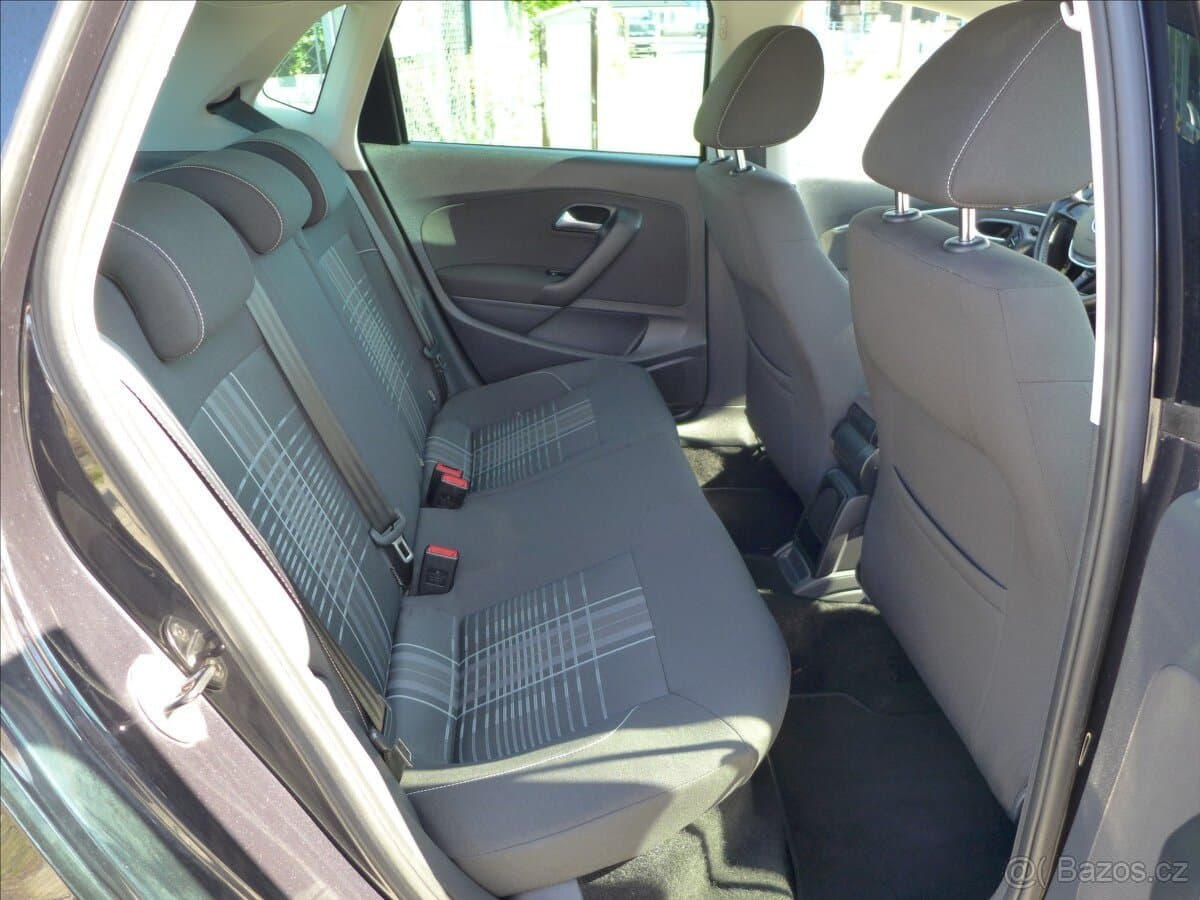 2015 Volkswagen POLO - 9