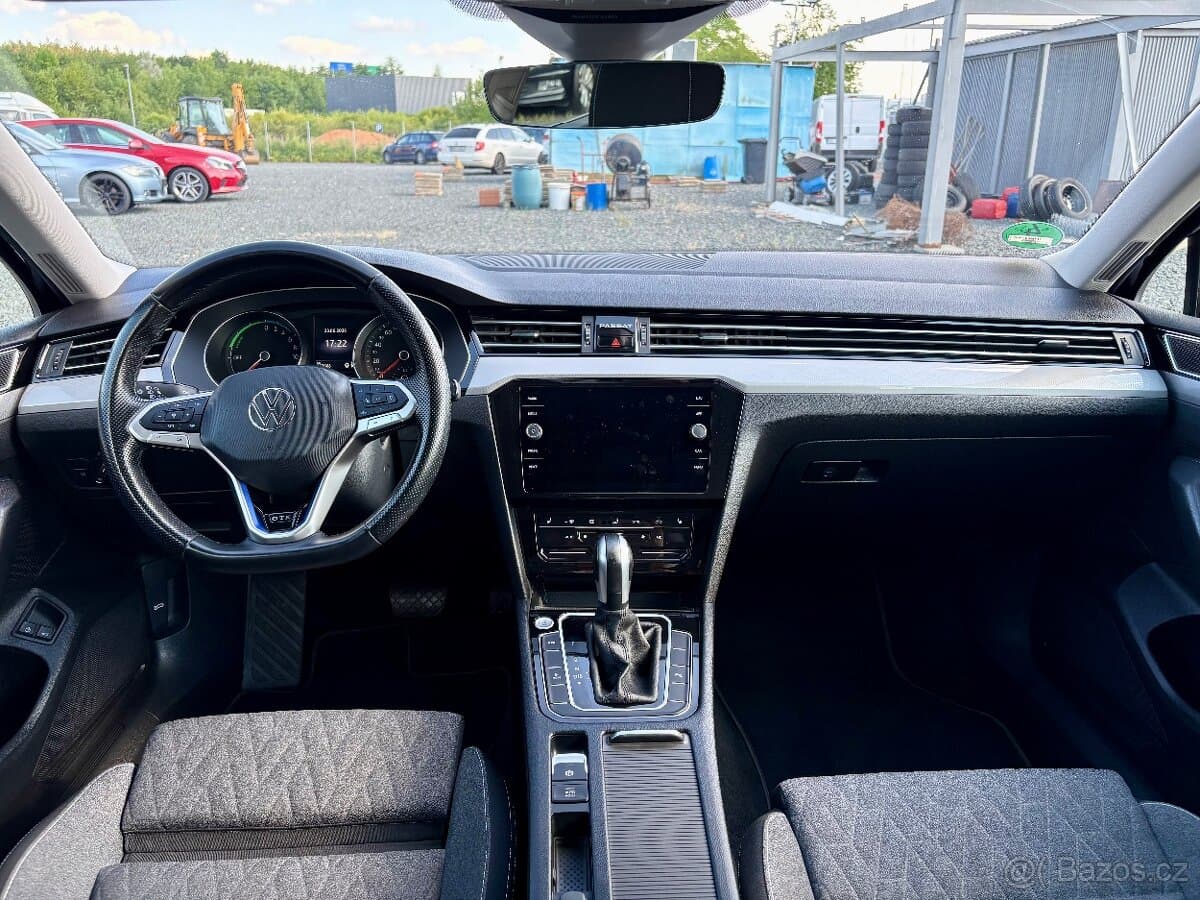 2022 Volkswagen PASSAT - 9