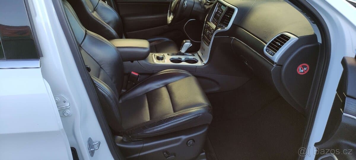 2018 Jeep CHEROKEE - 9