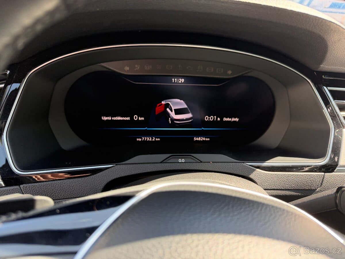 2018 Volkswagen PASSAT - 9