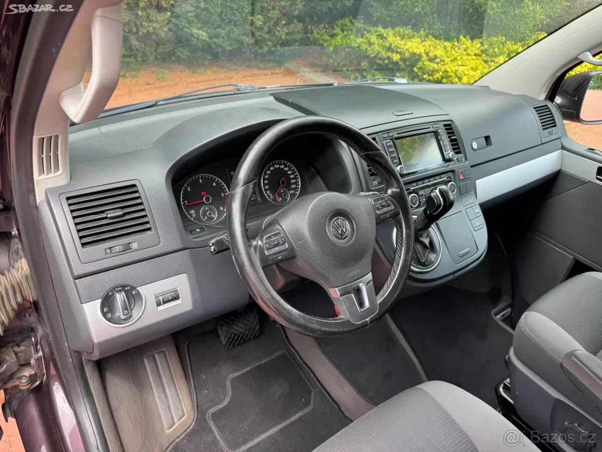 2011 Volkswagen MULTIVAN - 9