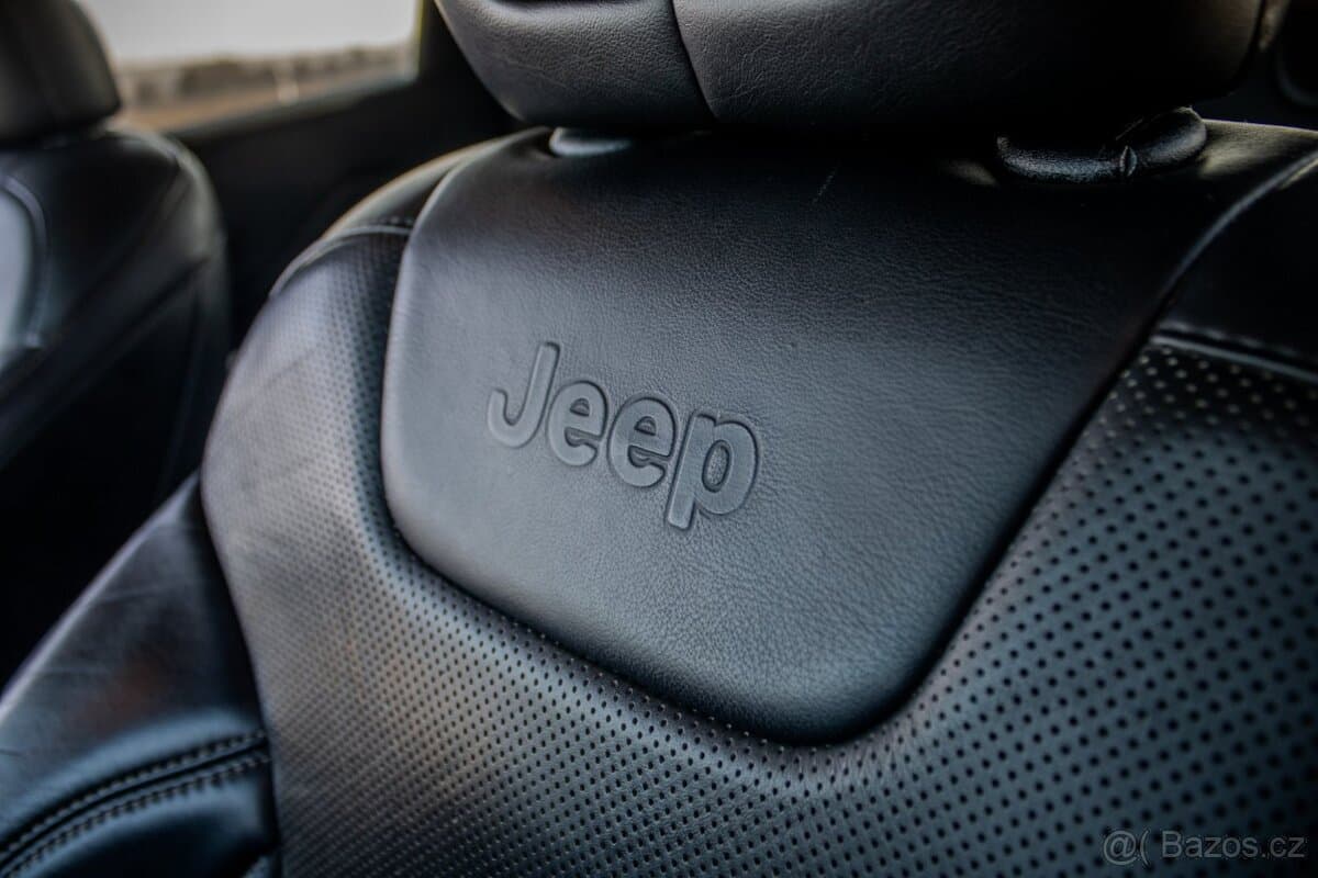 2017 Jeep CHEROKEE - 9