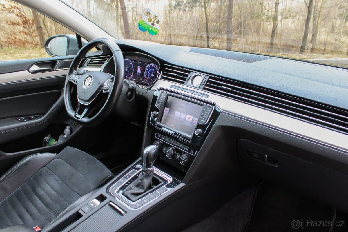 2015 Volkswagen PASSAT - 9