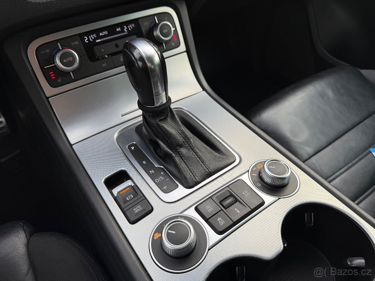 2015 Volkswagen TOUAREG - 9