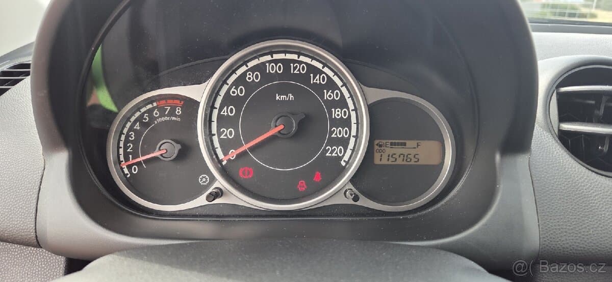 2011 Mazda 2 - 9