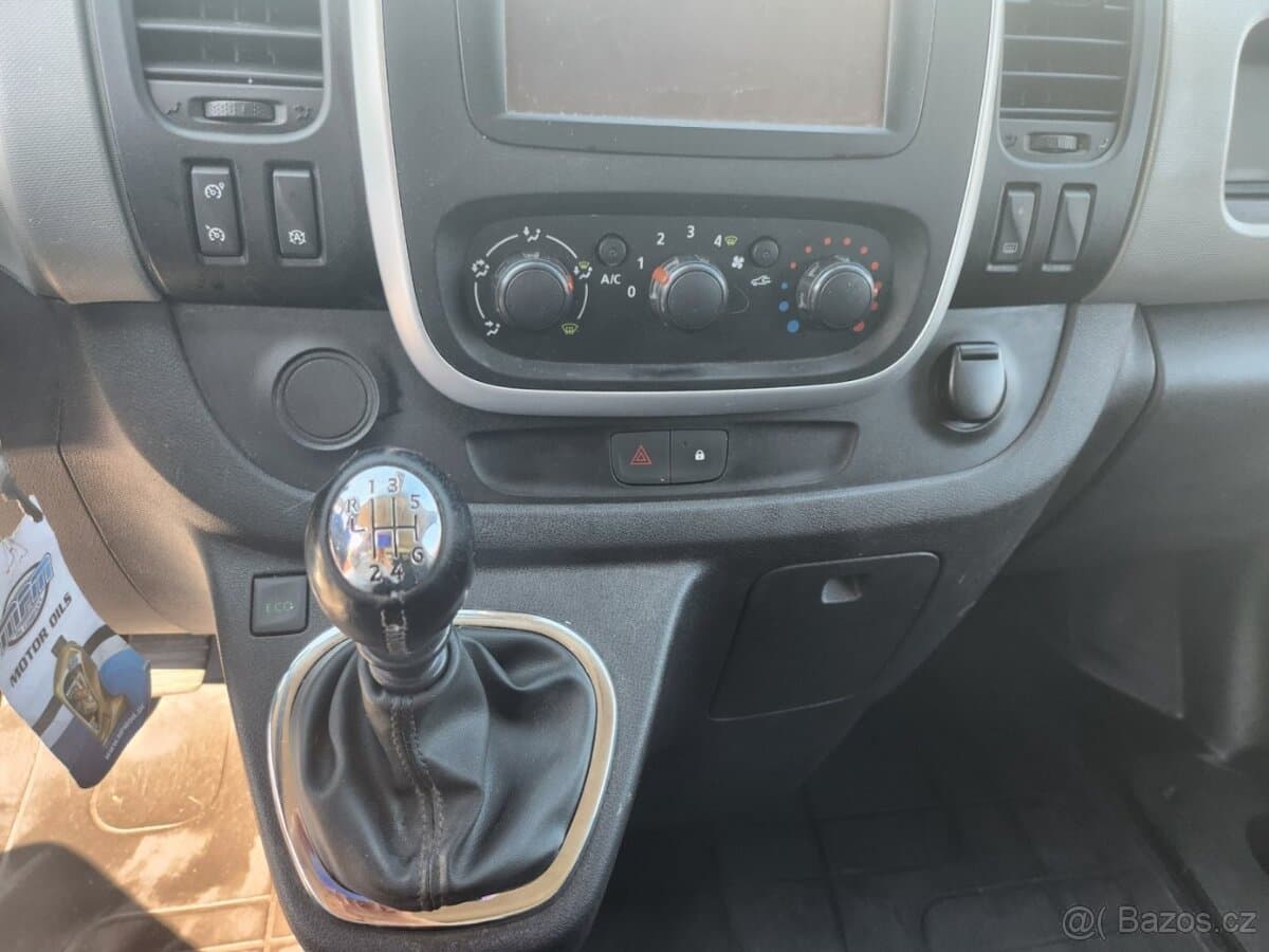 2015 Renault TRAFIC - 9