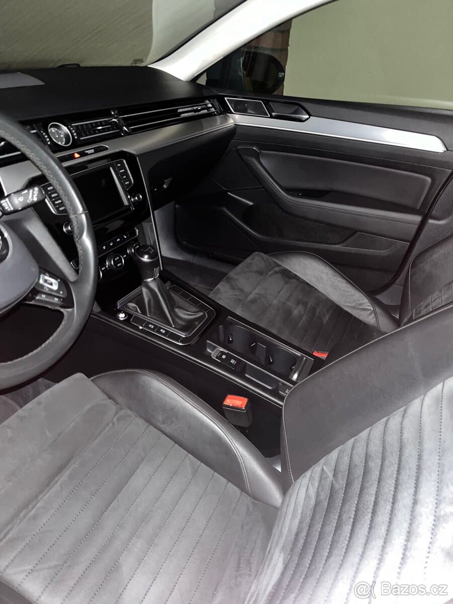 2015 Volkswagen PASSAT - 9