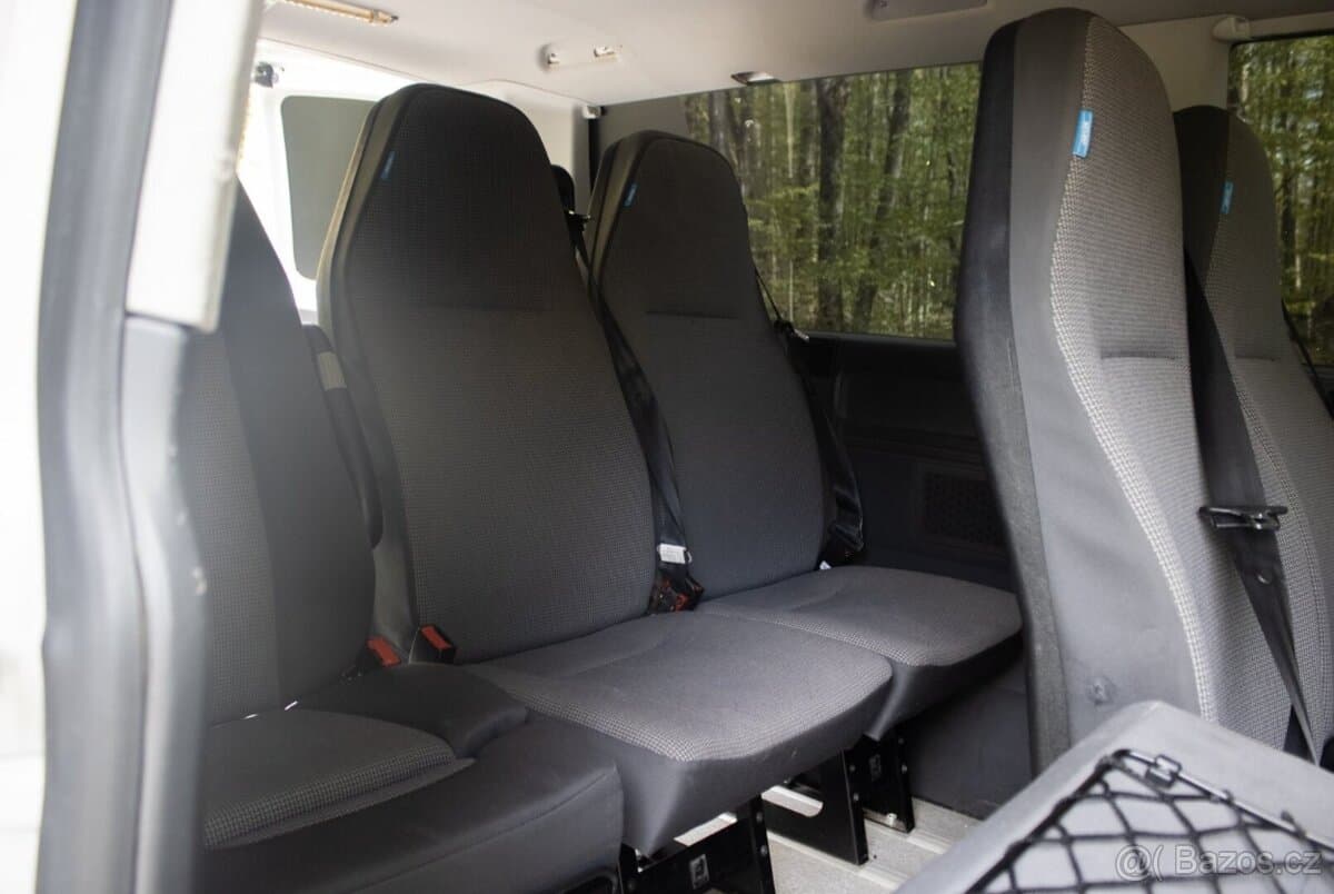 2013 Volkswagen CARAVELLE - 9