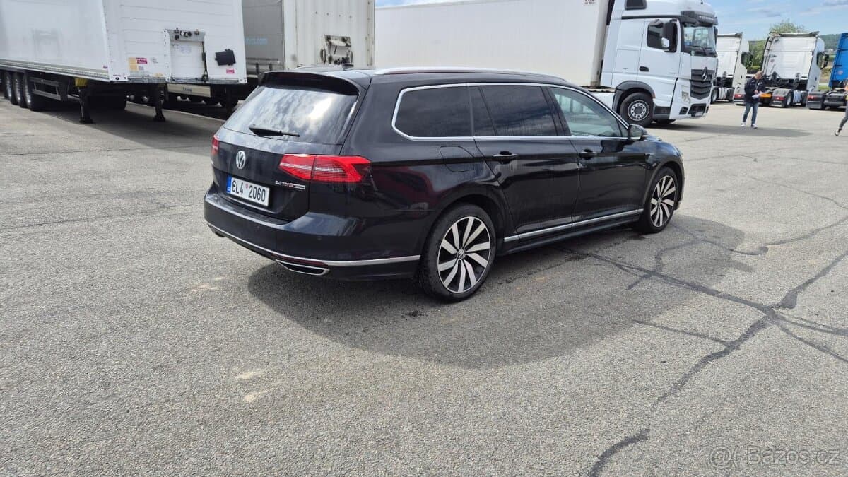 2018 Volkswagen PASSAT - 9